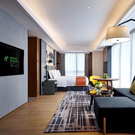 Holiday Inn Guangzhou South Lake Hotel - Ideal For Business & Leisure Bagian luar foto