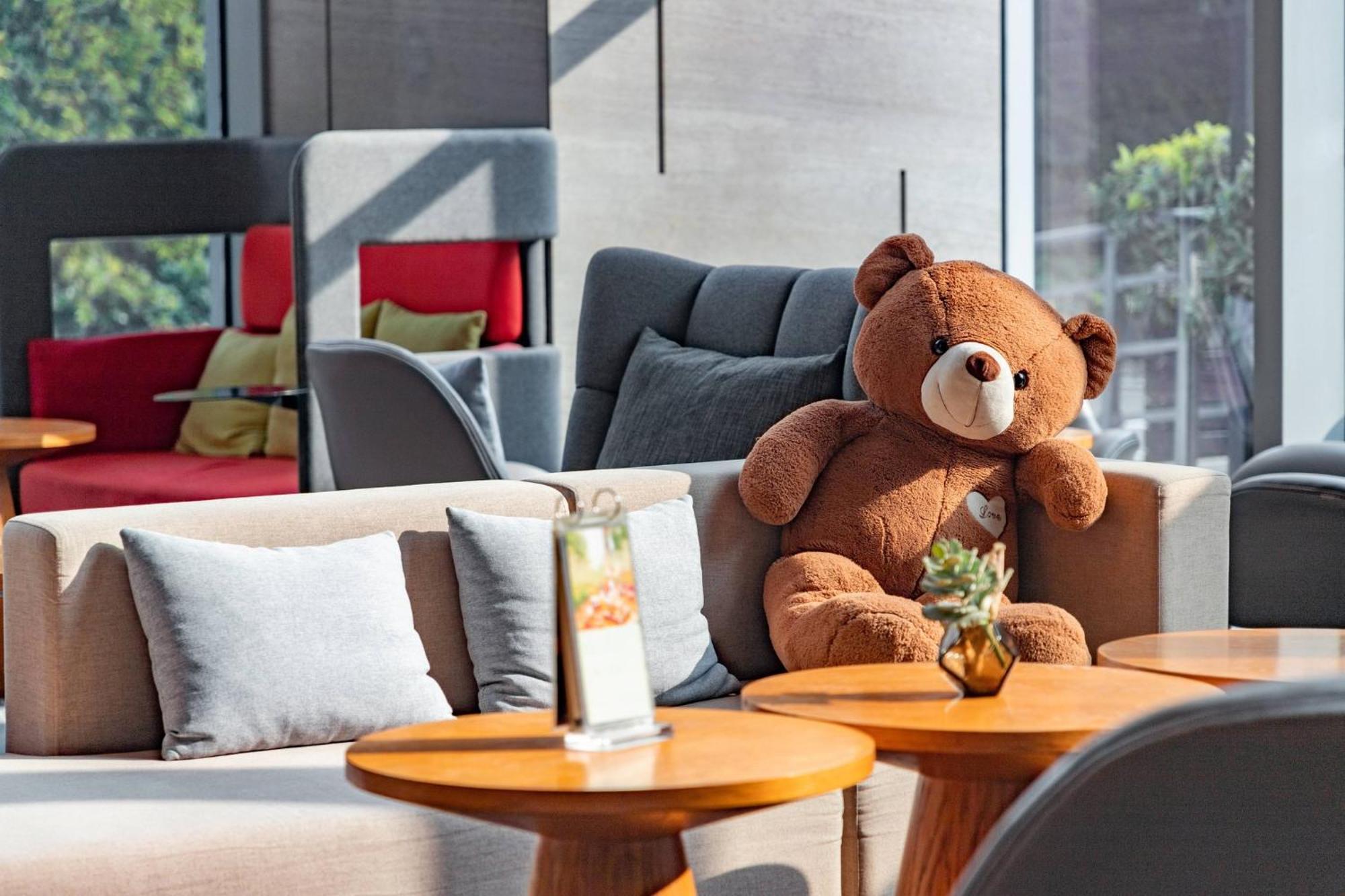 Holiday Inn Guangzhou South Lake Hotel - Ideal For Business & Leisure Bagian luar foto
