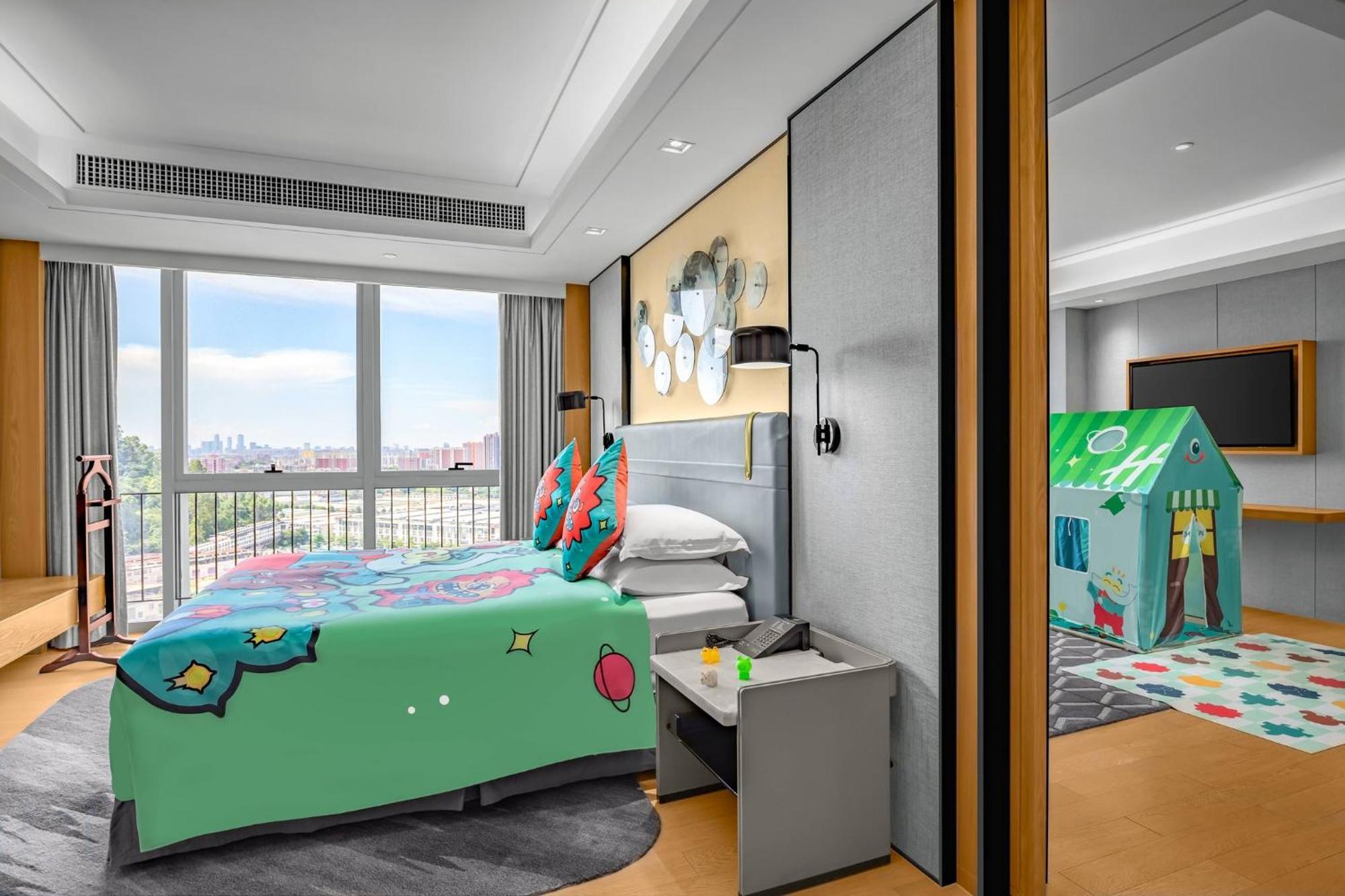 Holiday Inn Guangzhou South Lake Hotel - Ideal For Business & Leisure Bagian luar foto