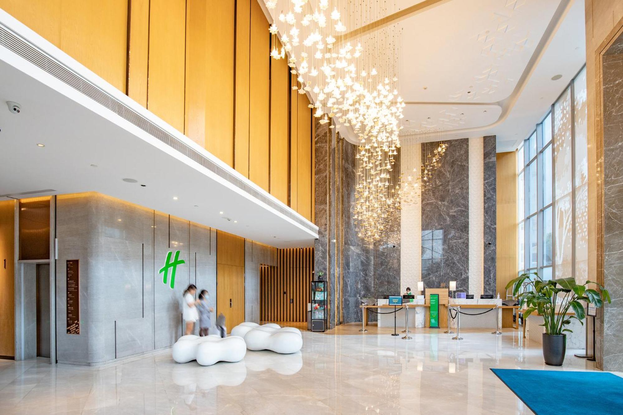 Holiday Inn Guangzhou South Lake Hotel - Ideal For Business & Leisure Bagian luar foto