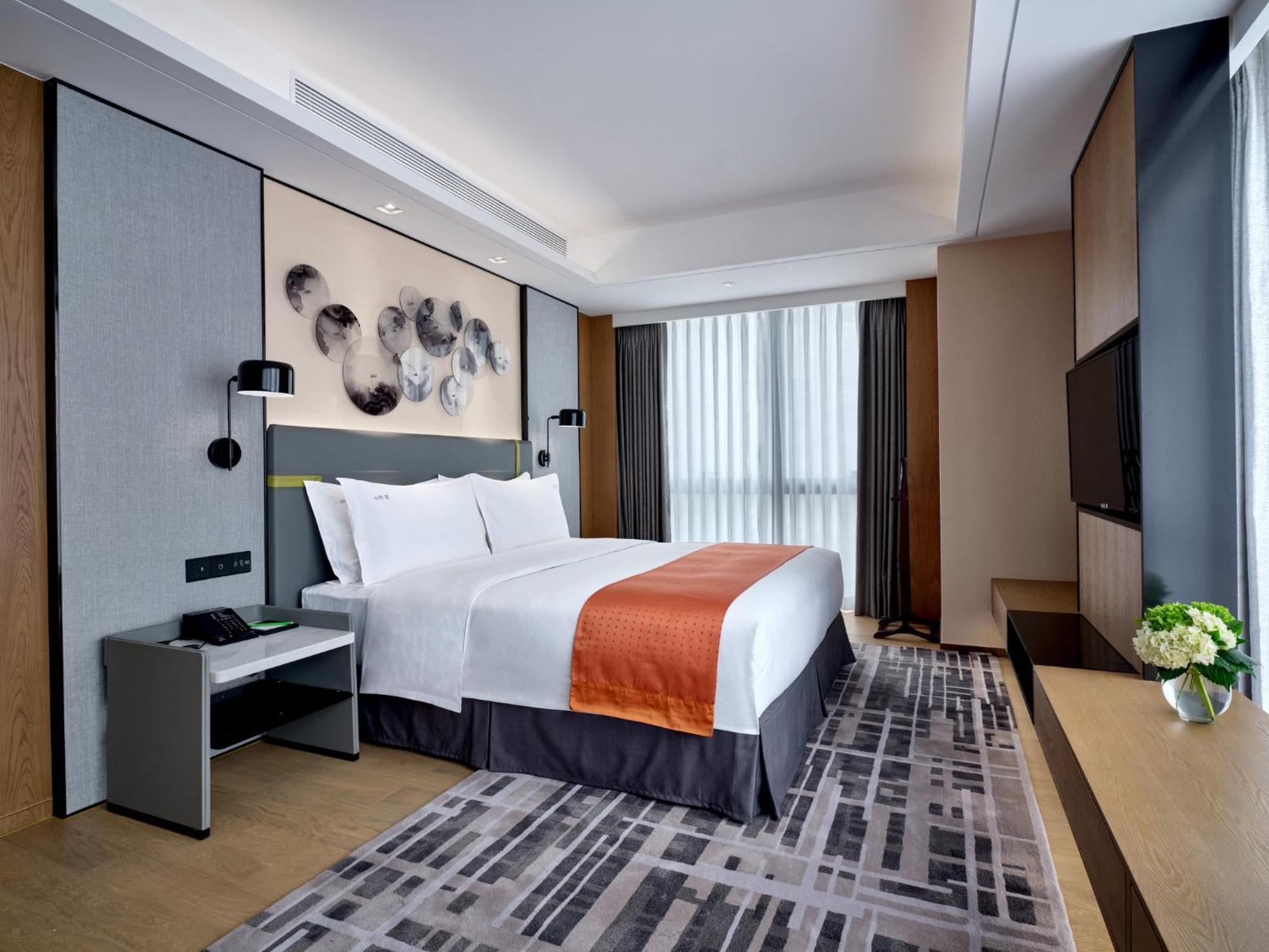 Holiday Inn Guangzhou South Lake Hotel - Ideal For Business & Leisure Bagian luar foto