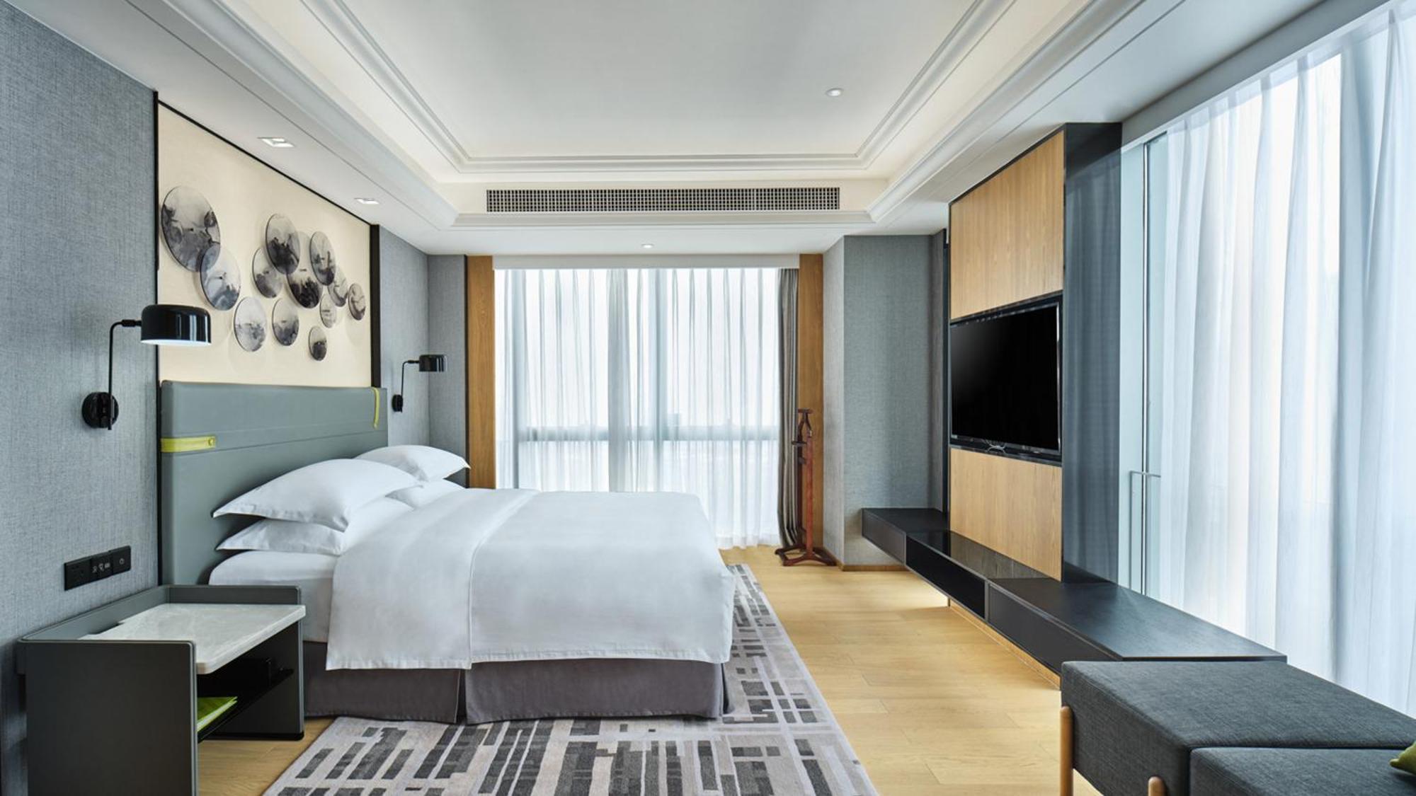 Holiday Inn Guangzhou South Lake Hotel - Ideal For Business & Leisure Bagian luar foto
