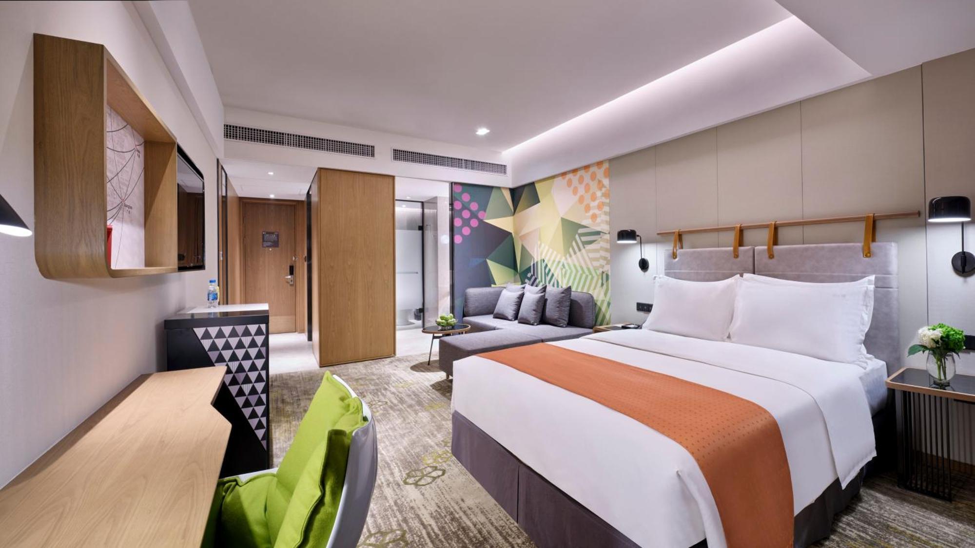 Holiday Inn Guangzhou South Lake Hotel - Ideal For Business & Leisure Bagian luar foto